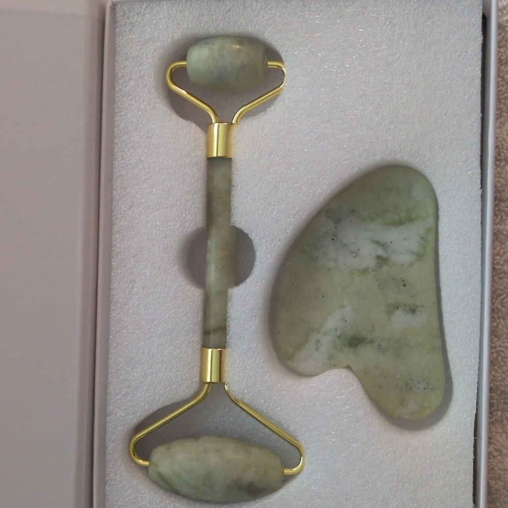Baimei Jade Roller and Gua Sha Stone Set New in Box - Picture 4 of 6